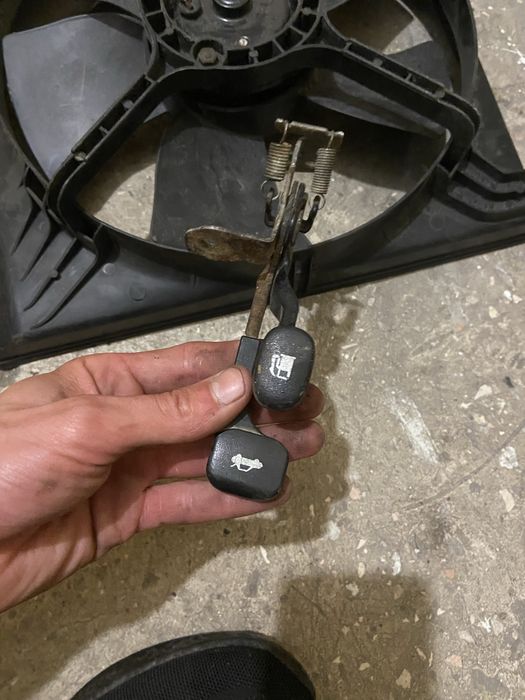Ручка троса открывания багажника бака Daewoo Lanos