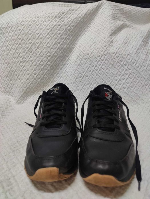 Sapatilhas Reebok tam. 43 em muito excelente estado.