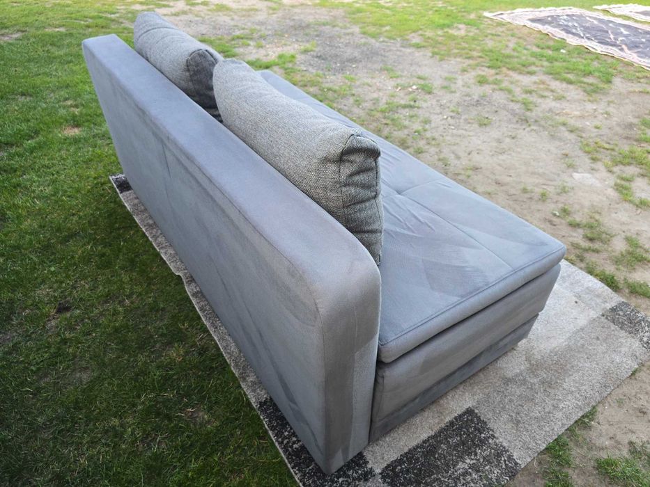 Sofa z funkcją spania i pojemnikiem na pościel