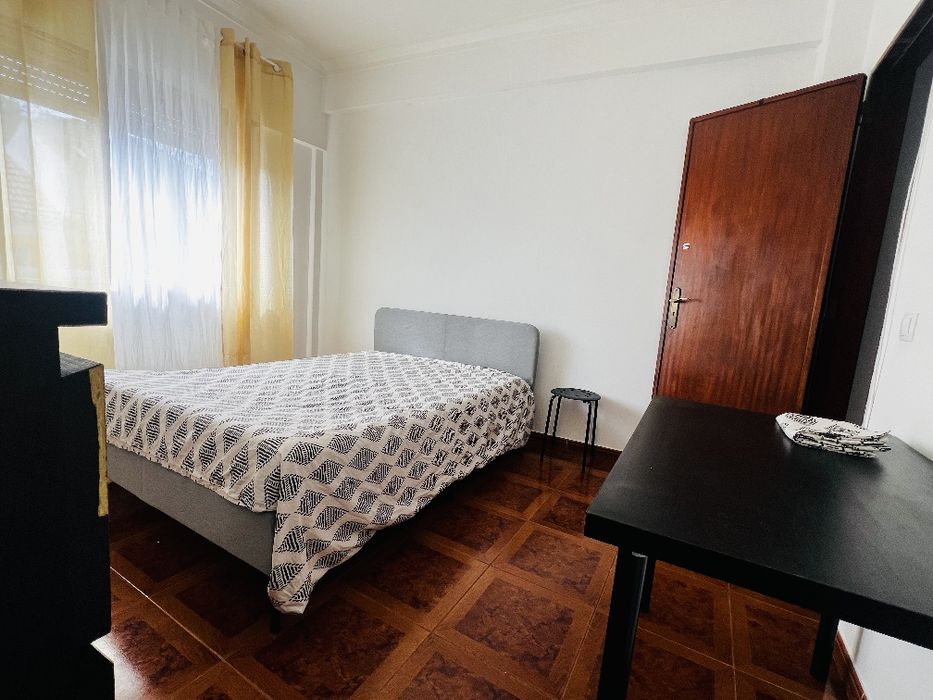 Quarto Duplo 600m Estação Sintra | Zona Calma