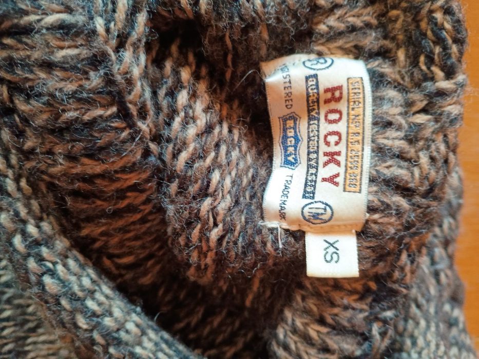 Pòłgolf damski XS Rocky norweski wełna ,akryl desing