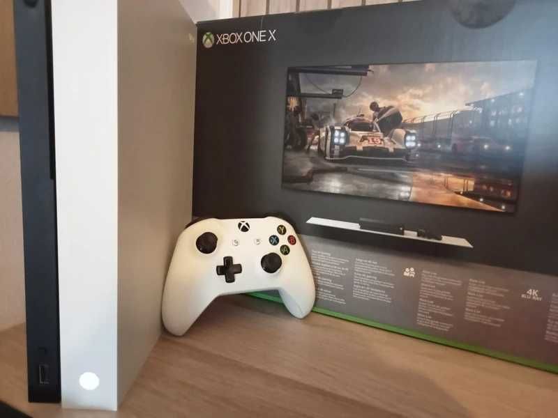 Xbox One X 1TB Robot White