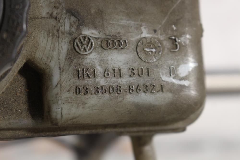 Bomba central dos travões VOLKSWAGEN Golf VI (5K1)