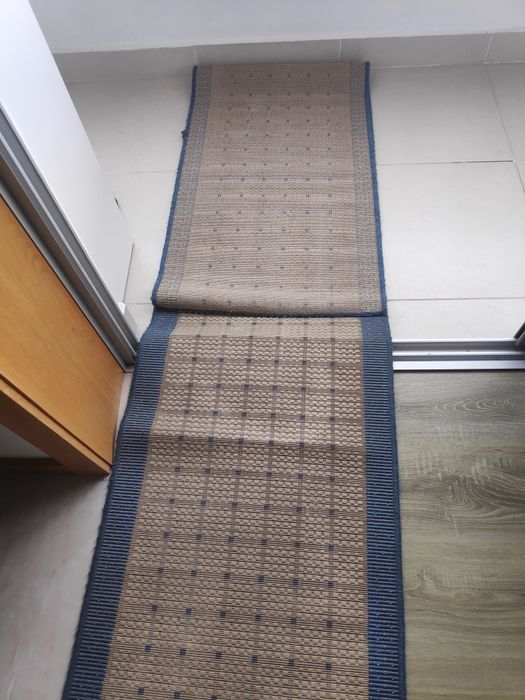 Passadeira com 7 mt de comprimento e 60 cm de largura.
