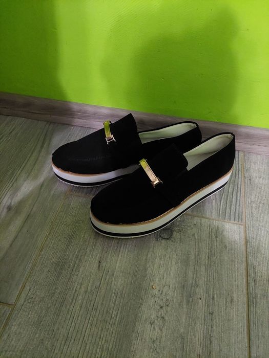 Mokasyny czarne na koturnie