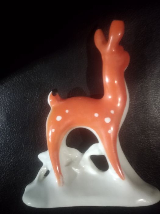 Фарфоровая статуэтка