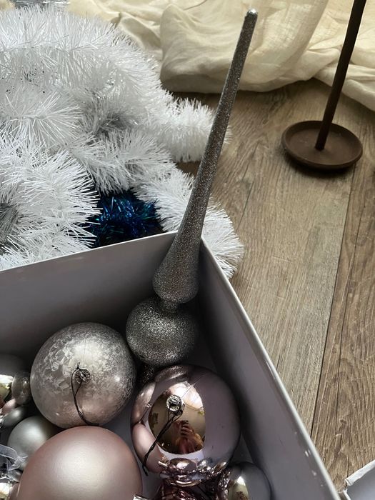 Ozdoby na choinkę pełen komplet Bombki Łańcuchy Lampki