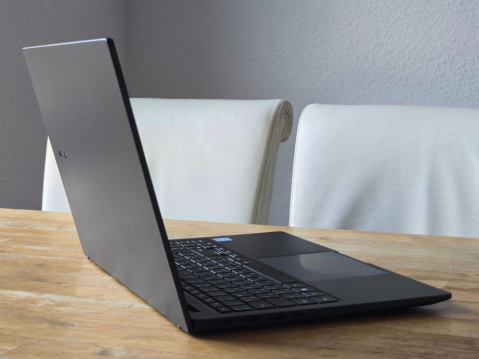 Samsung Galaxy Book3, Intel Core i3-1315U. 15.6 Full HD. 2023