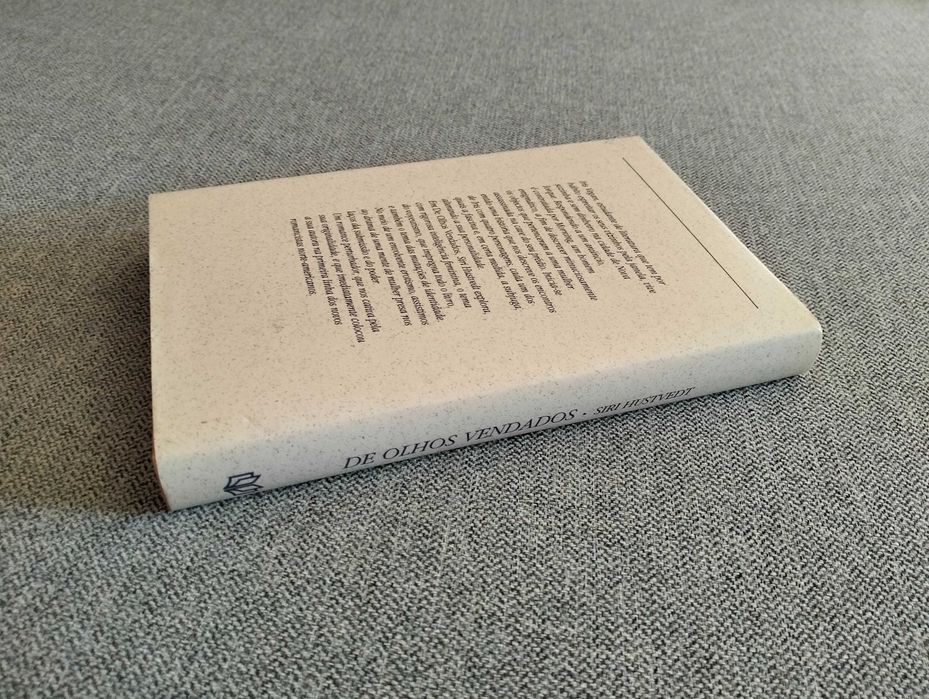 Livro "De olhos vendados" de Siri Hustvedt