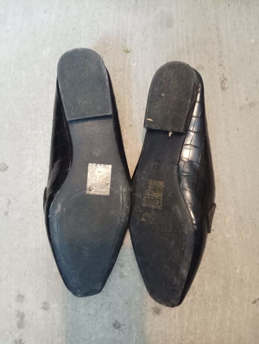 Sapatos practicamente novos