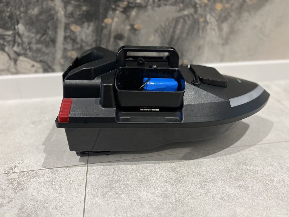 Łódka zanętowa flytec z gps