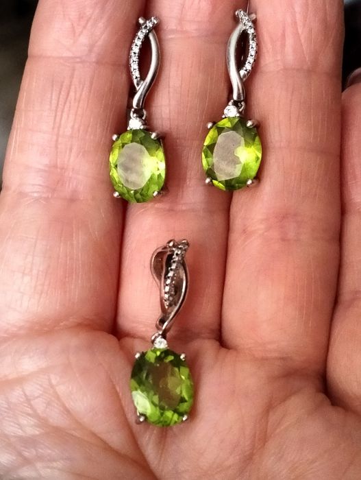 Сереб. кулон с хризолитом