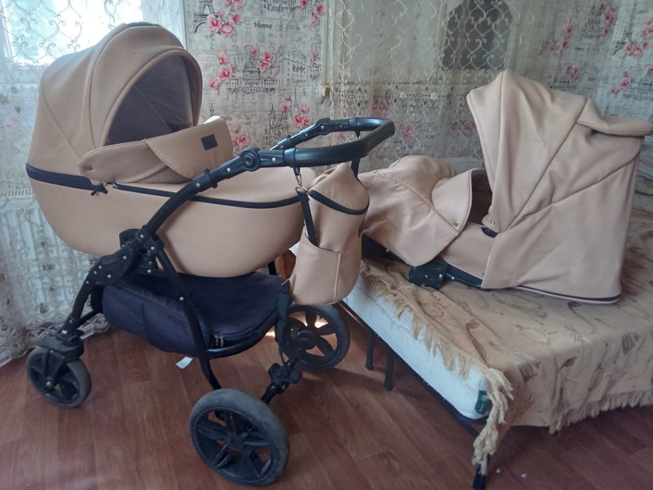 Каляска в дуже гаронму стані