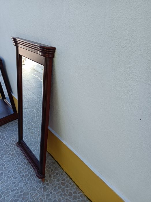 Móvel em mogno e Espelho,impecáveis por 20€ cada