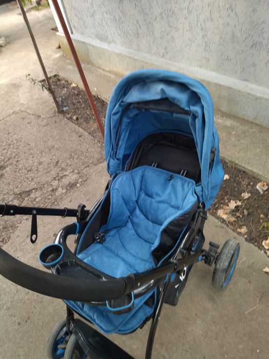 Прогулочна коляска