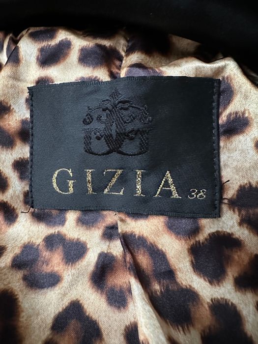 черное пальто Gizia с леопардовой подкладкой