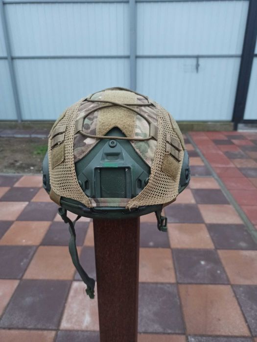 Бронежелет і тактичний шолом