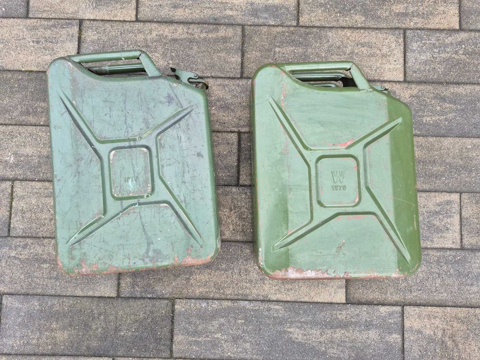 Kanister 20 L metalowy PRL. Dwie sztuki
