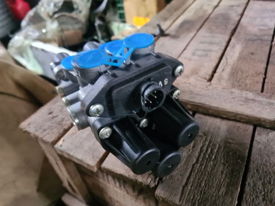 Кран 4-контурний Мерседес