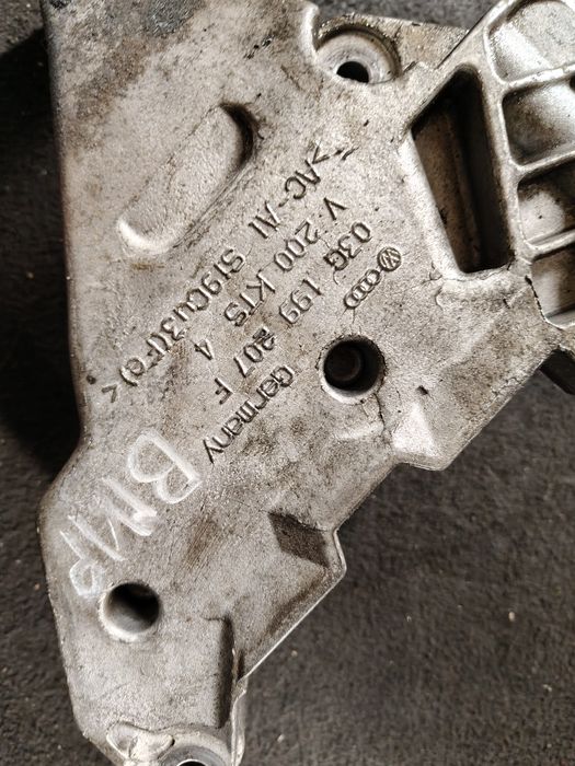 Łapa silnika uchwyt bmp volkswagen passat B6 Turan golf 5 a3