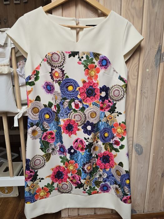 Elegancko sukienka z ciekawym printem