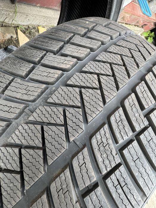 Nowe opony zimowe 235/35/19 Vredenstein 2 sztuki 25r