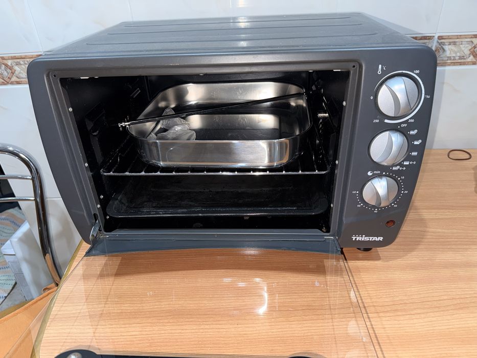 Forno Elétrico Tristar 28L 1500W com Espeto Rotativo – Excelente Estado