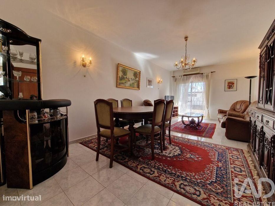 Apartamento T3 em Quelfes de 100 m2