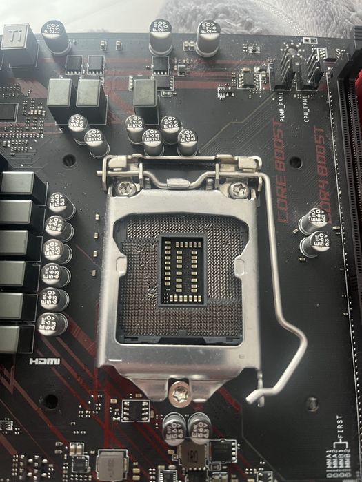 Материнська плата MSI MPG Z390 Gaming Plus - погнуті піни сокета