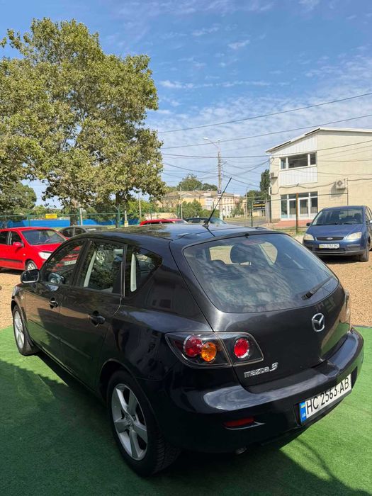 Mazda 3 в хорошем состоянии (1.6 турбо-дизель 2005 год)