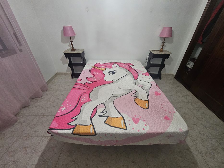 Vendo mobília de quarto com Duas camas.