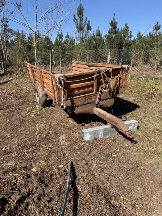 Reboque Tribasculante c/ documentos