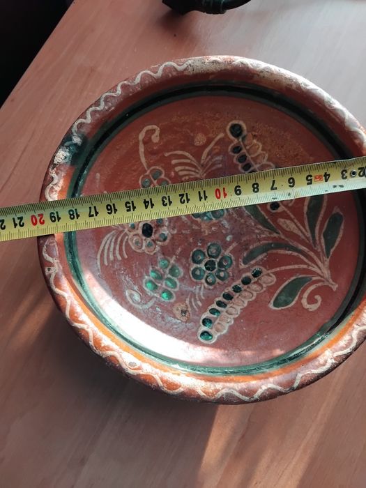 Глиняная старинная миска.