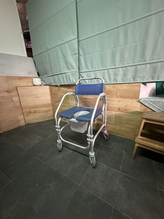 Cadeira de banho e sanitaria