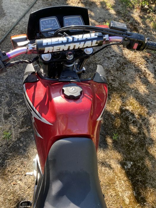 Yamaha XT 600 Vermelha