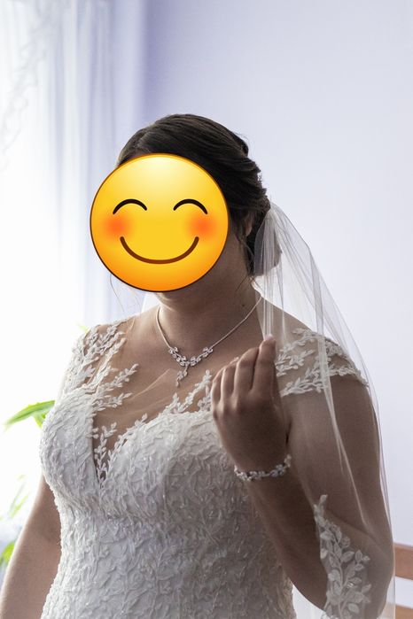 Suknia ślubna z welonem