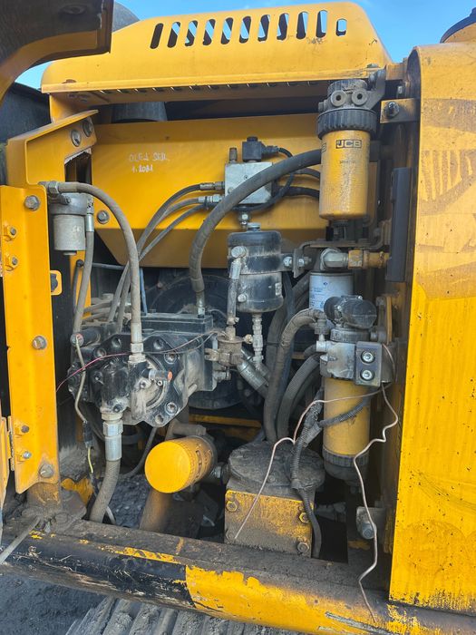 Екскаватор jcb js130