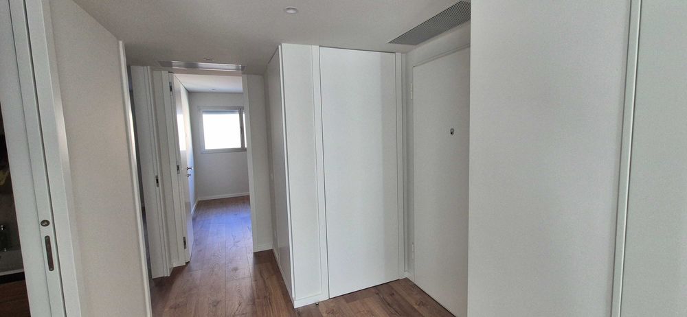 Quarto para estudantes/mestrados na Rua de Camões, junto Metro da Trindade