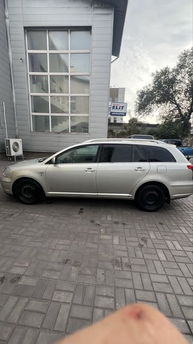 Продам тойота авенсіс