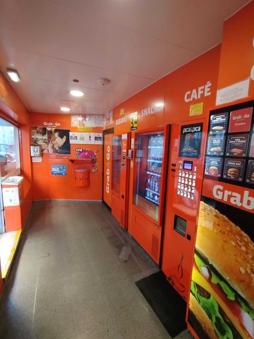 Trespasse de Loja com Máquinas de Vending Automático