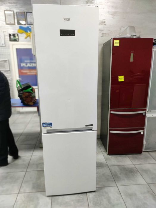 Продам холодильник Beko MODEL NO RCNA 406E40W