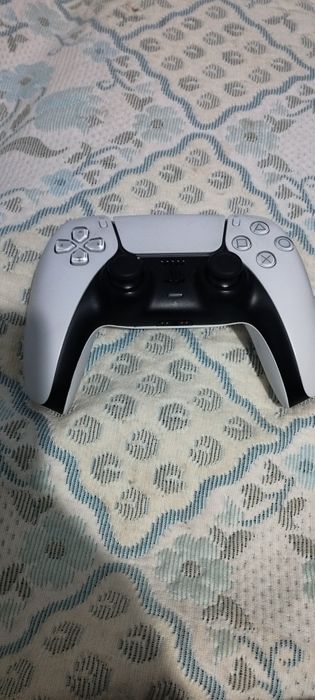 PS5 com 2 Comandos - 1TB