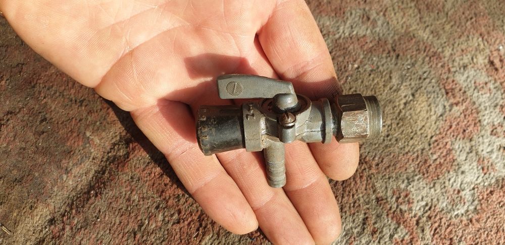 Stary kranik do paliwa PZL