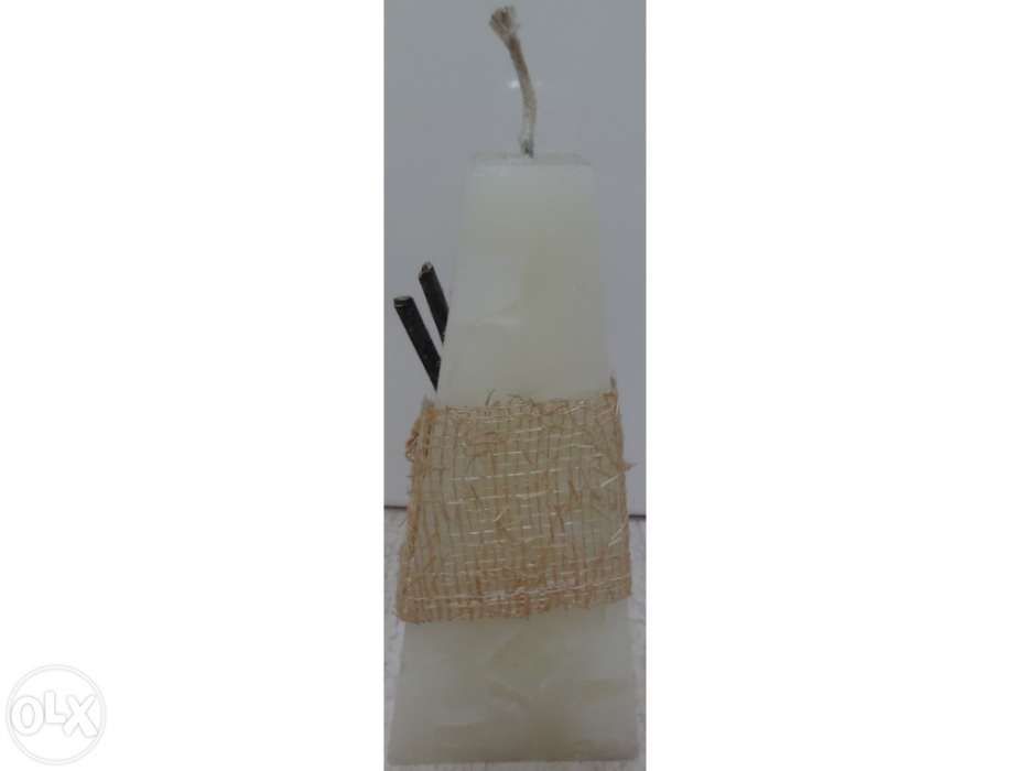 Vela de cera decorativa branca