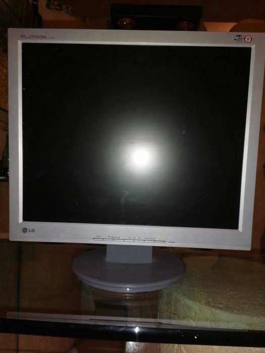 LG Monitor (Former) in Good Condition64739236432129120