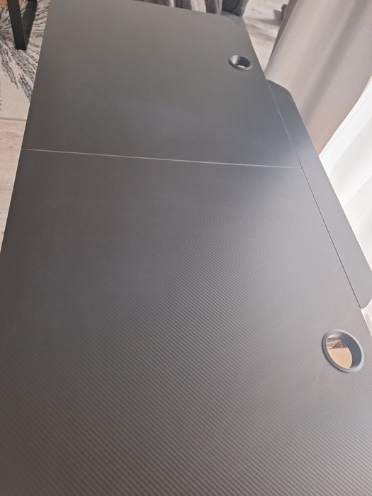 Czarne biurko elektryczne podnoszone ultradesk level