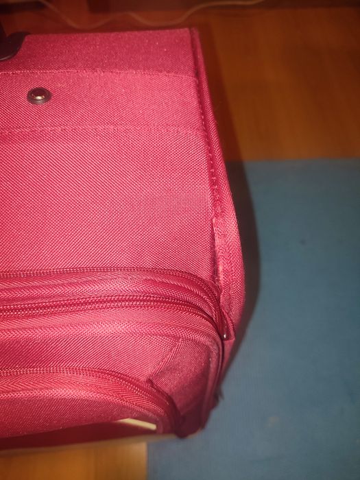 mala grande de viagem com 2 rodas, tamanho nas fotos