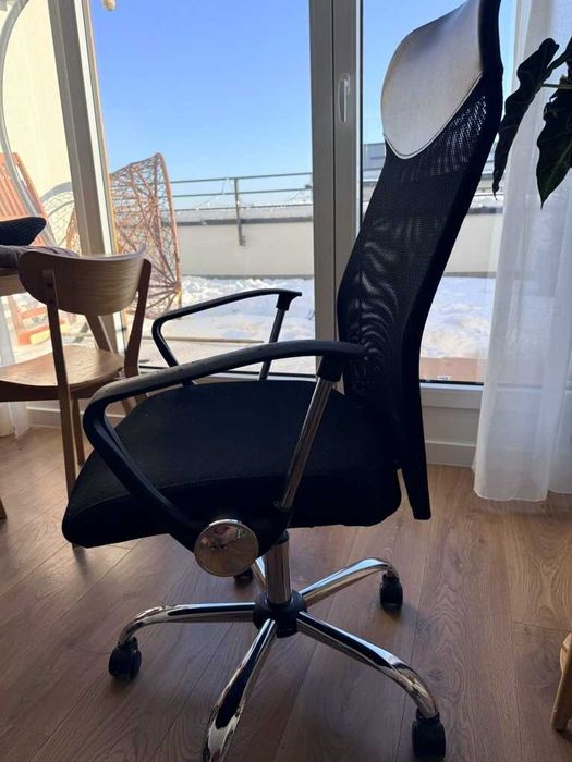 Krzeslo biurowe czarne siatka