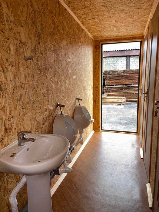 Сантехнічна побутівка / битовка 6×2,4 м на металевому каркасі