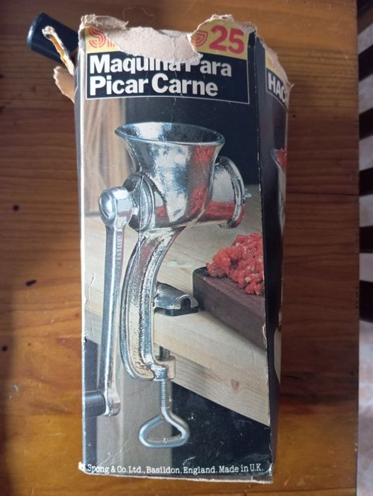 Máquina de picar carne antiga
